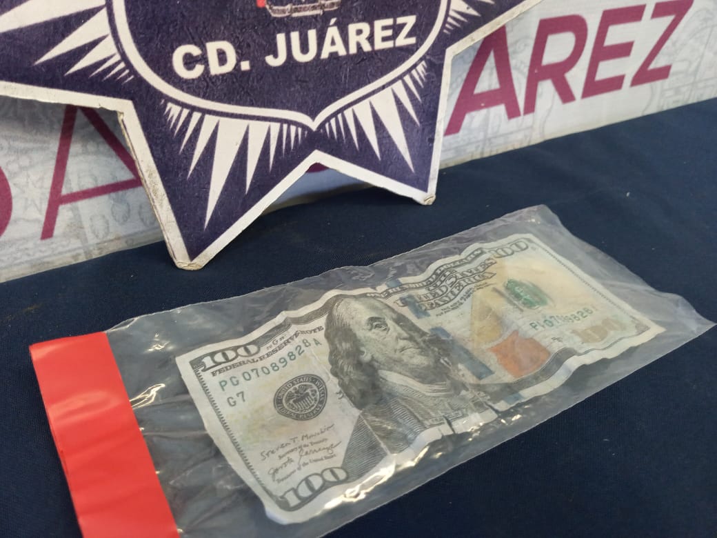 Policías municipales detienen a sujeto por el delito de falsificación y alteración de moneda