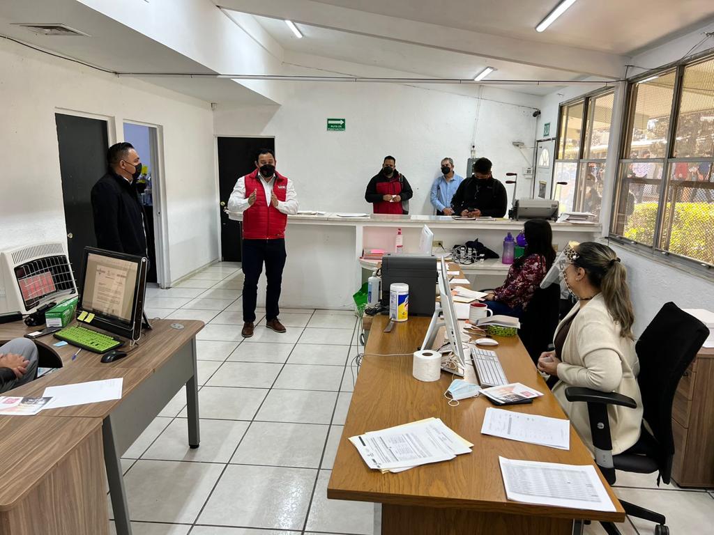 Ofrece candidato a dirigente mejorar prestaciones para docentes