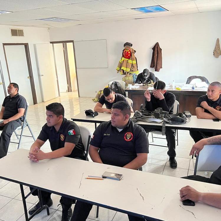 Bomberos se capacitan en búsqueda y rescate de personas en siniestros