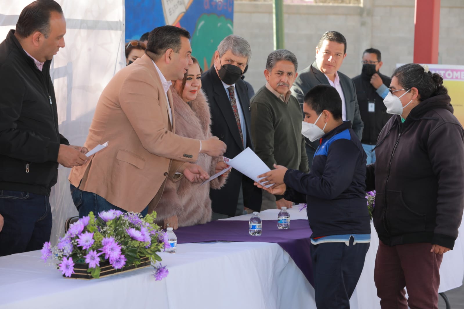 Entrega alcalde becas para estudiantes del suroriente