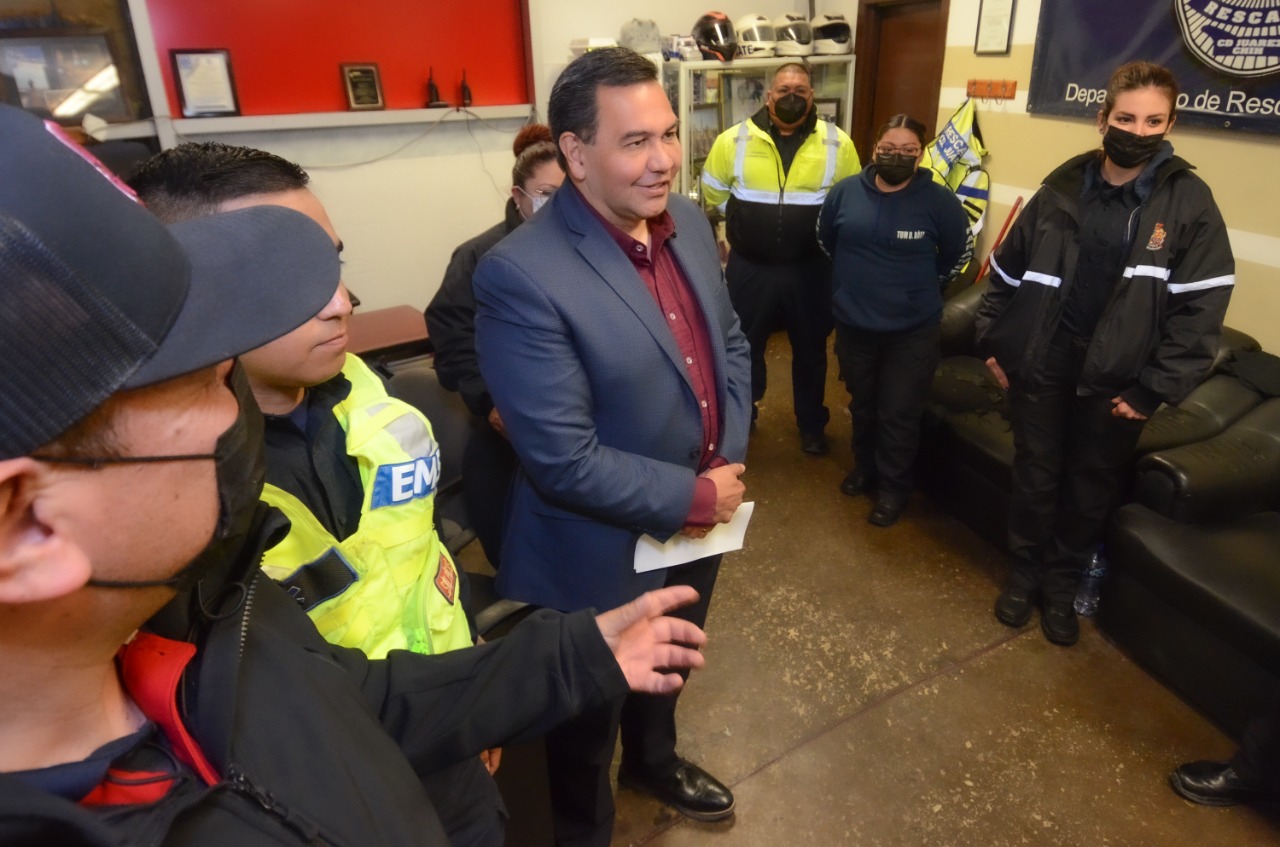 Anuncia el alcalde adquisición de equipo para bomberos