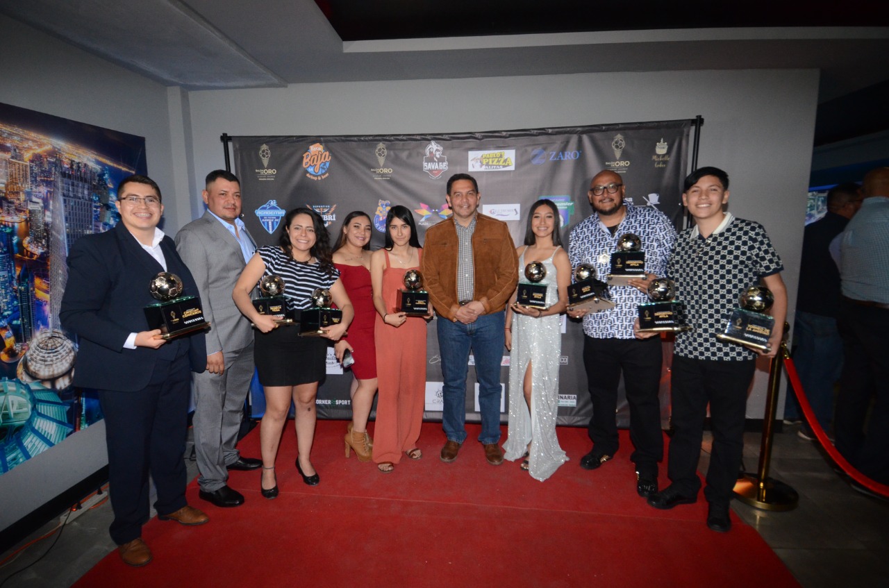 Participa Presidente Municipal en premiación de Balón de Oro
