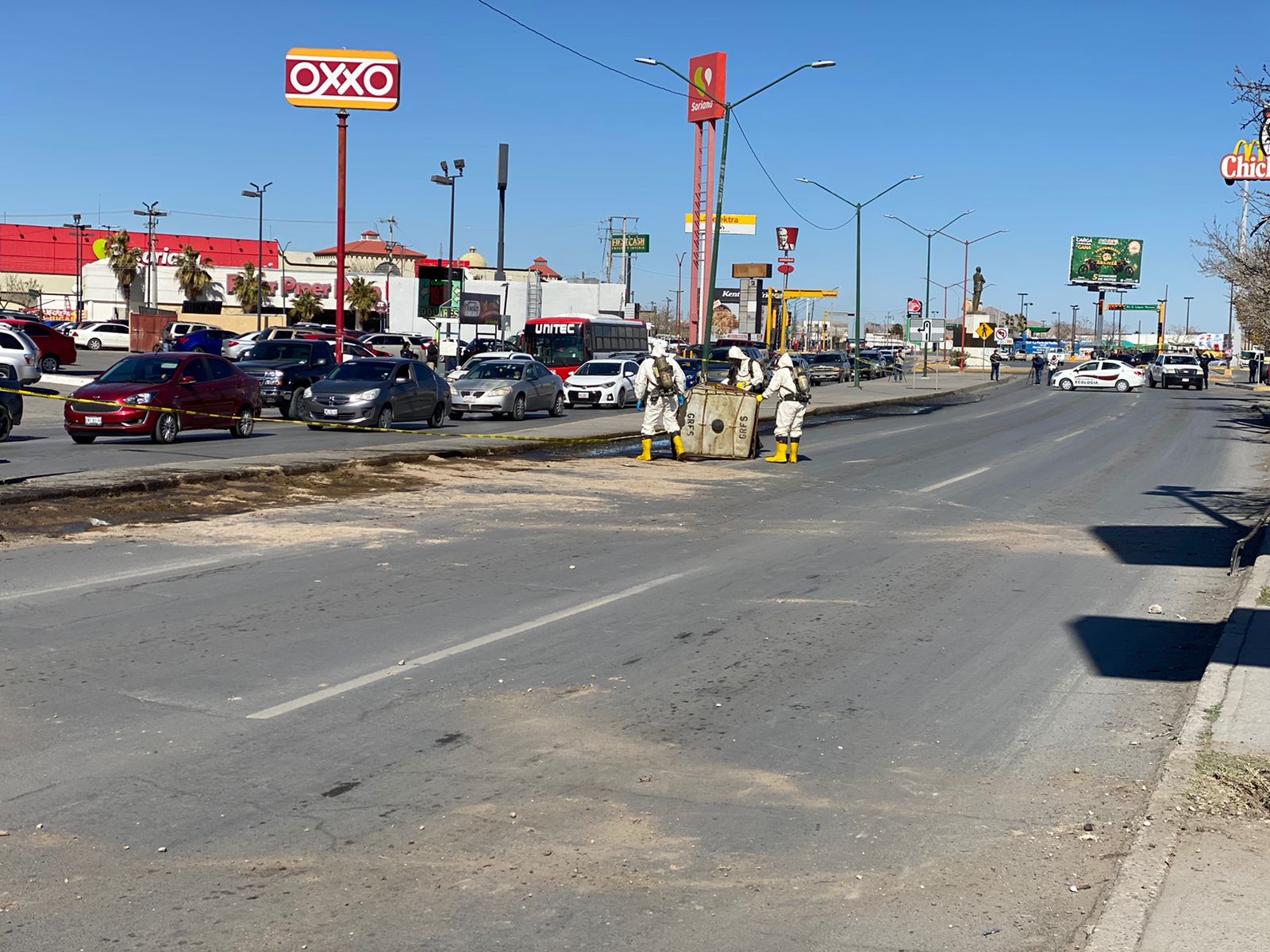Derraman cerca de litros de ácido muriático en la vía publica