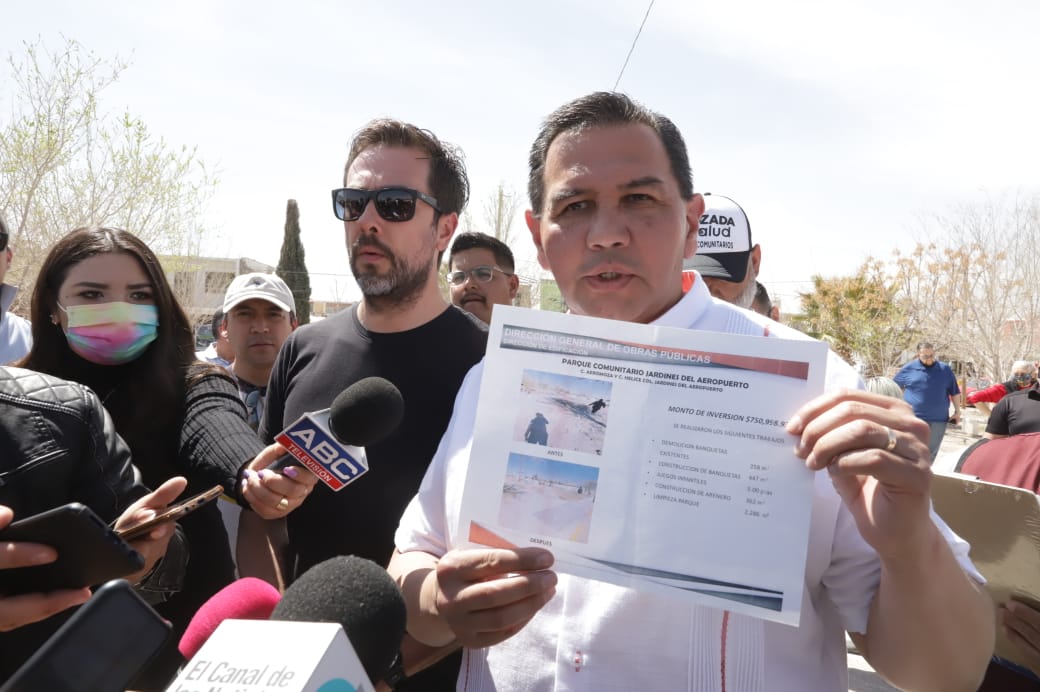 Entrega Presidente Municipal parques comunitarios en colonia Tarahumara y Jardines del Aeropuerto