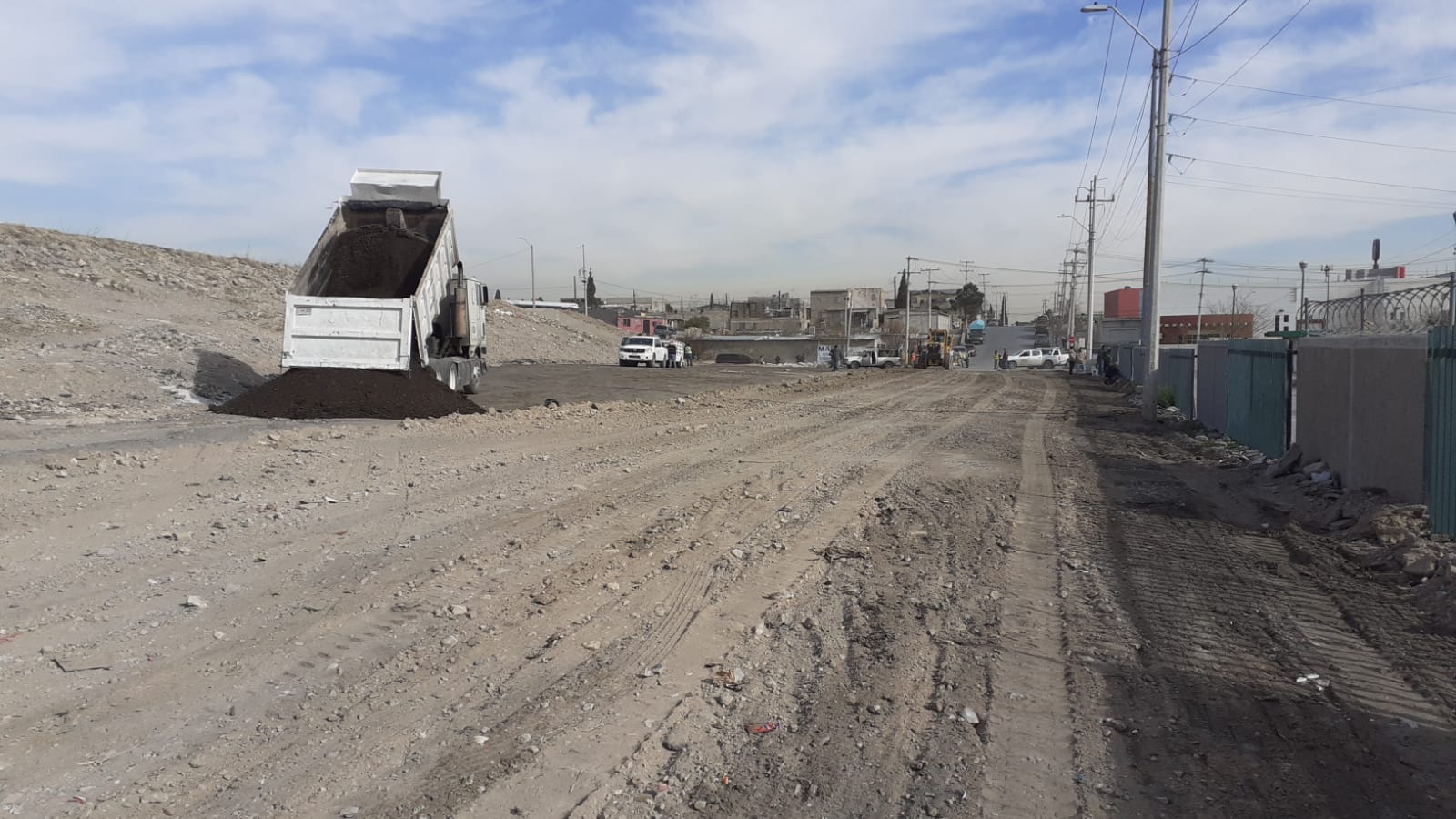 Realiza obras publicas nivelación de calles