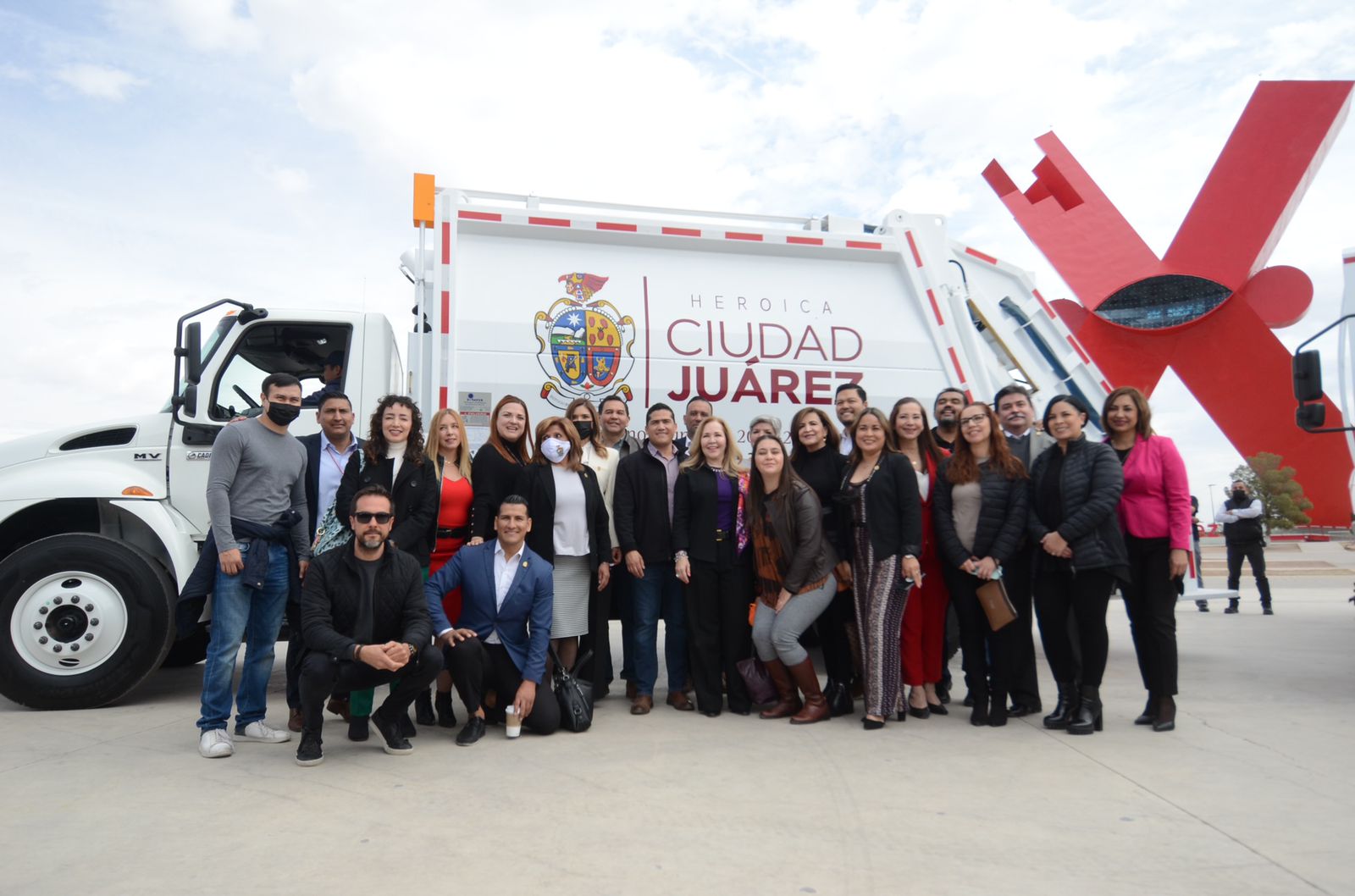 Municipio pone en operación 10 nuevos camiones recolectores de basura