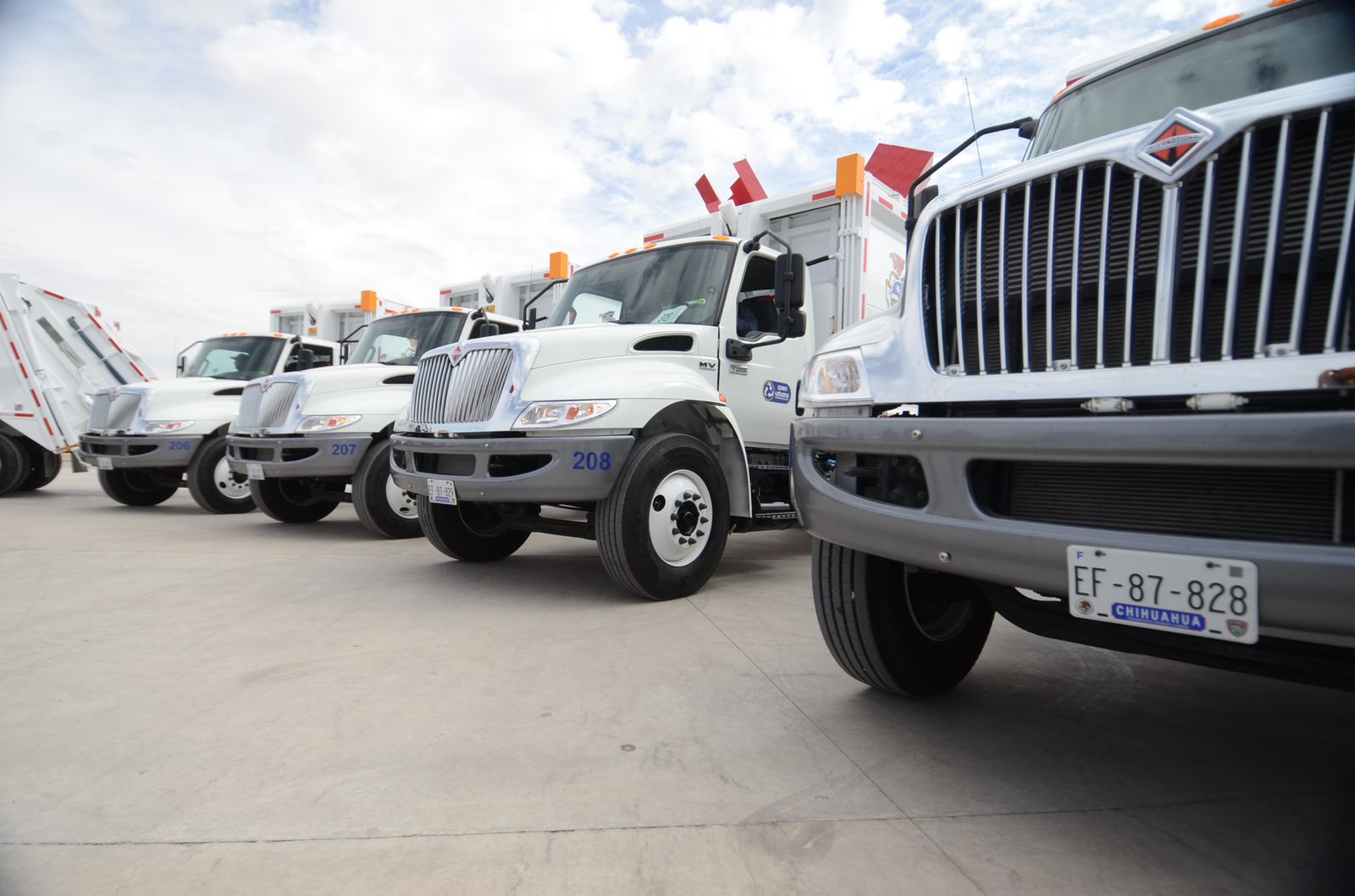 Destinan camiones arrendados a Riberas del Bravo