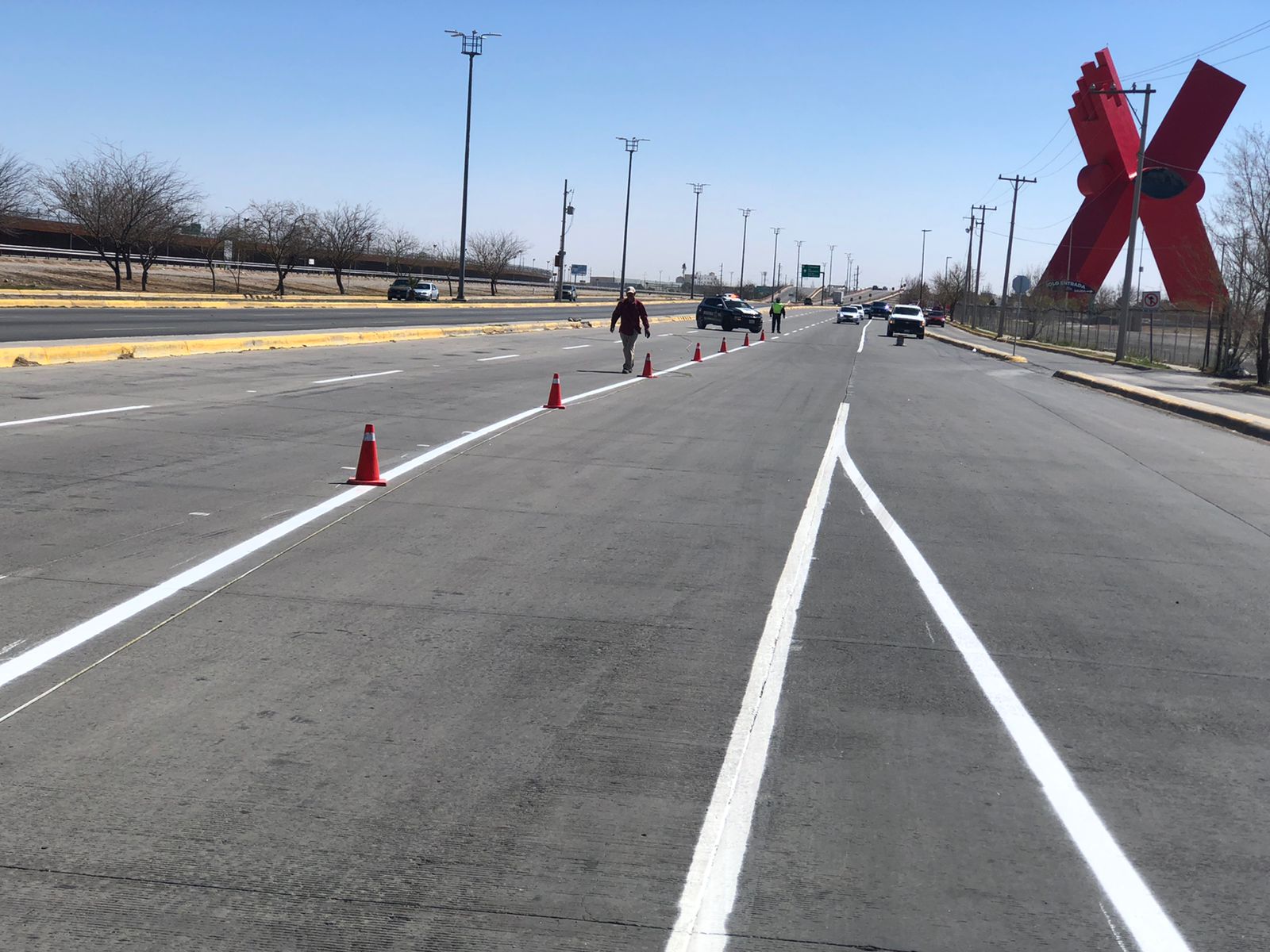 Realiza Control de Tráfico trabajos de pintura y señalización