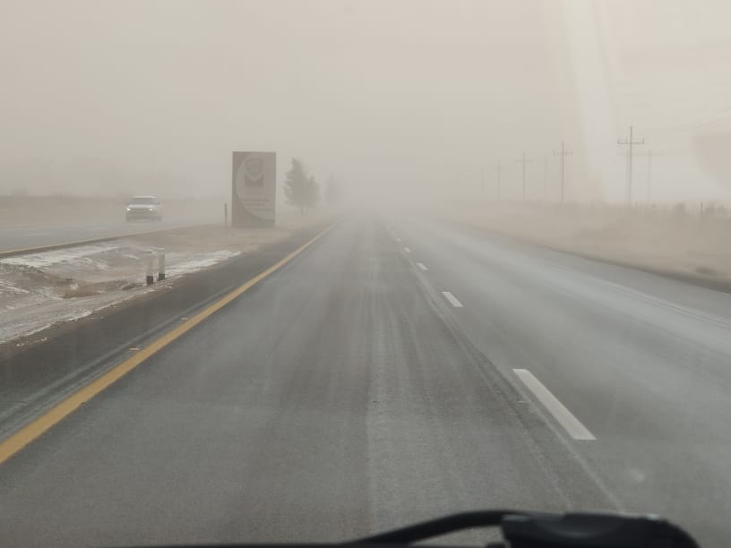 Alertan por fuertes vientos y tolvaneras en carretera