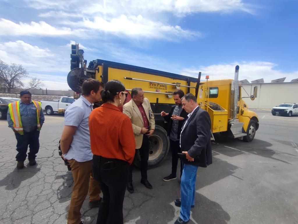 Intercambian Ciudad Juárez y El Paso estrategias y metodología para bacheo