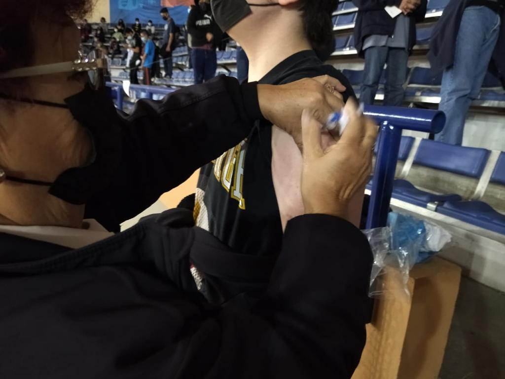 Aplican en Juárez vacuna de Cansino para rezagados