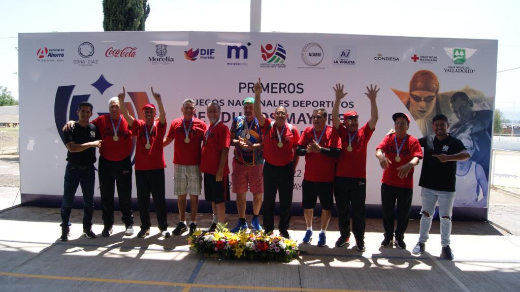 Adultos Mayores juarenses triunfan en el Primer Campeonato Nacional de Cachibol