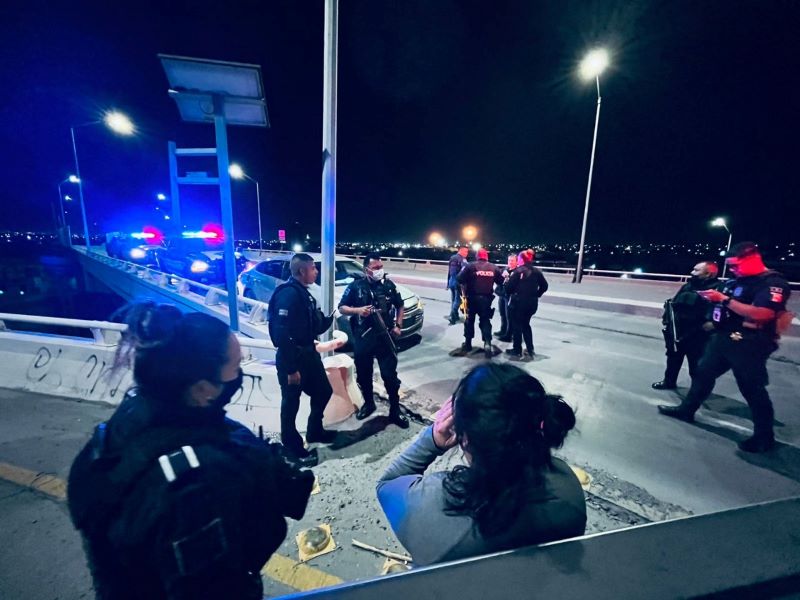 De nueva cuenta, policías municipales frustran intento de suicidio