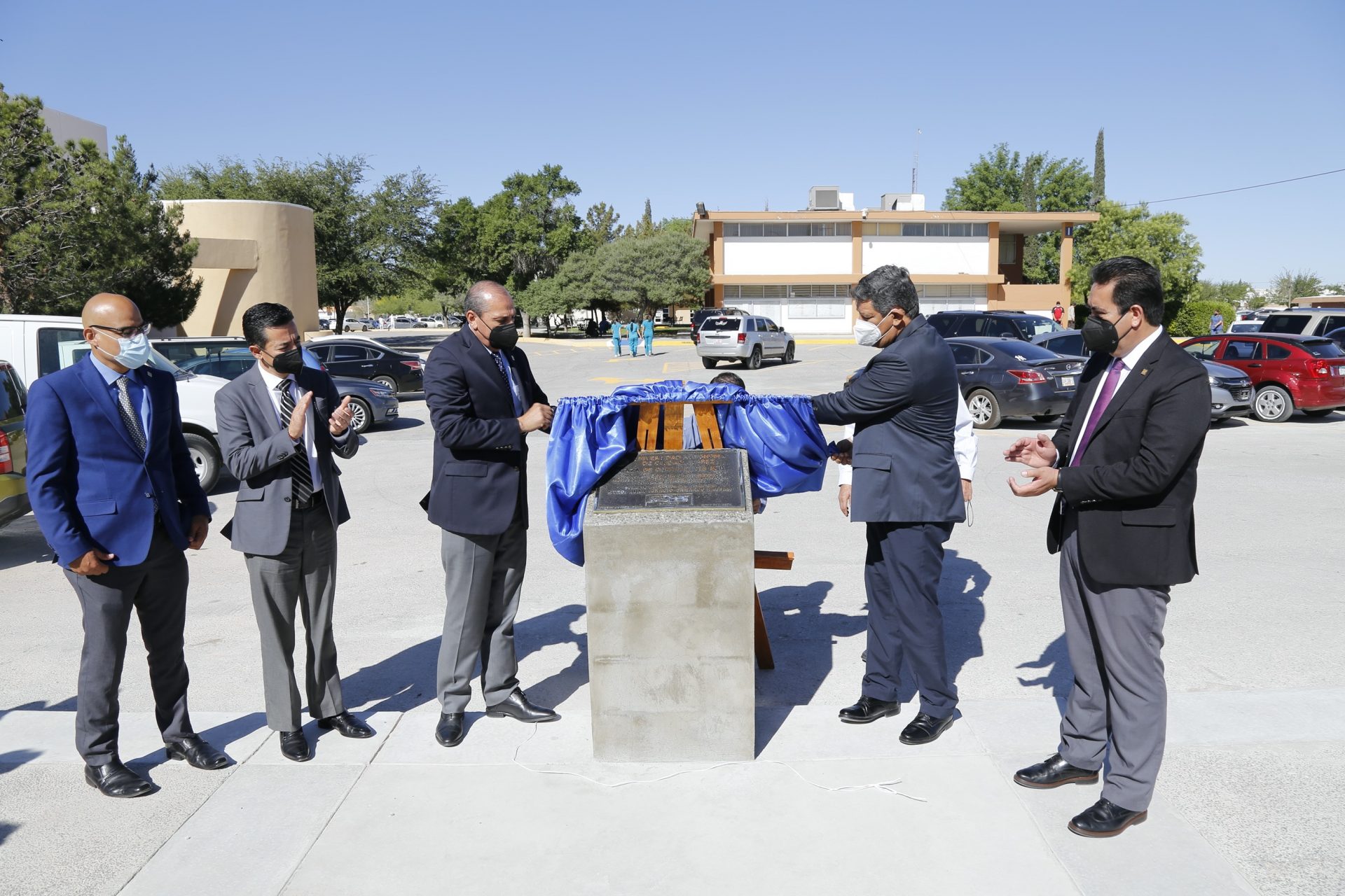 Inauguran remodelación de entrada principal de ICB