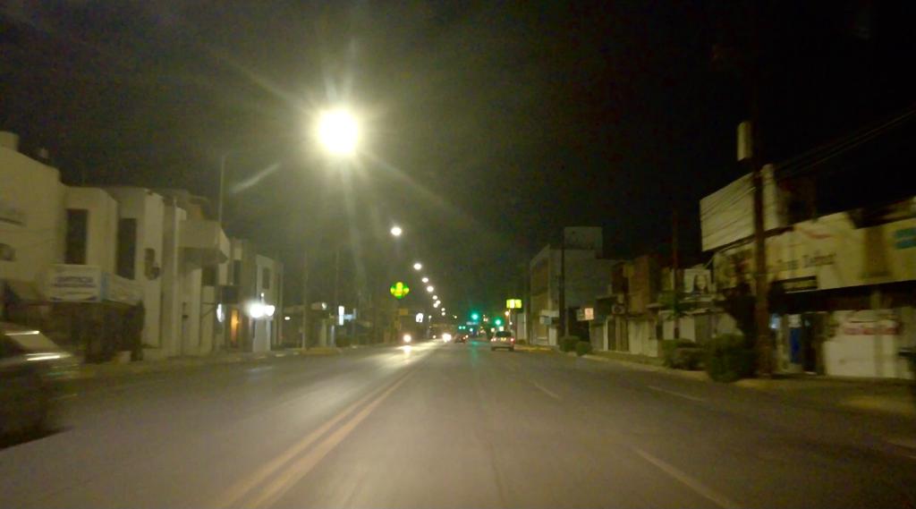 Instala Alumbrado Público luminarias en avenida Lincoln y estadio 20 de Noviembre