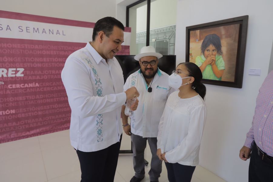 Atendió niña coordinadora de Comunicación Social a periodistas