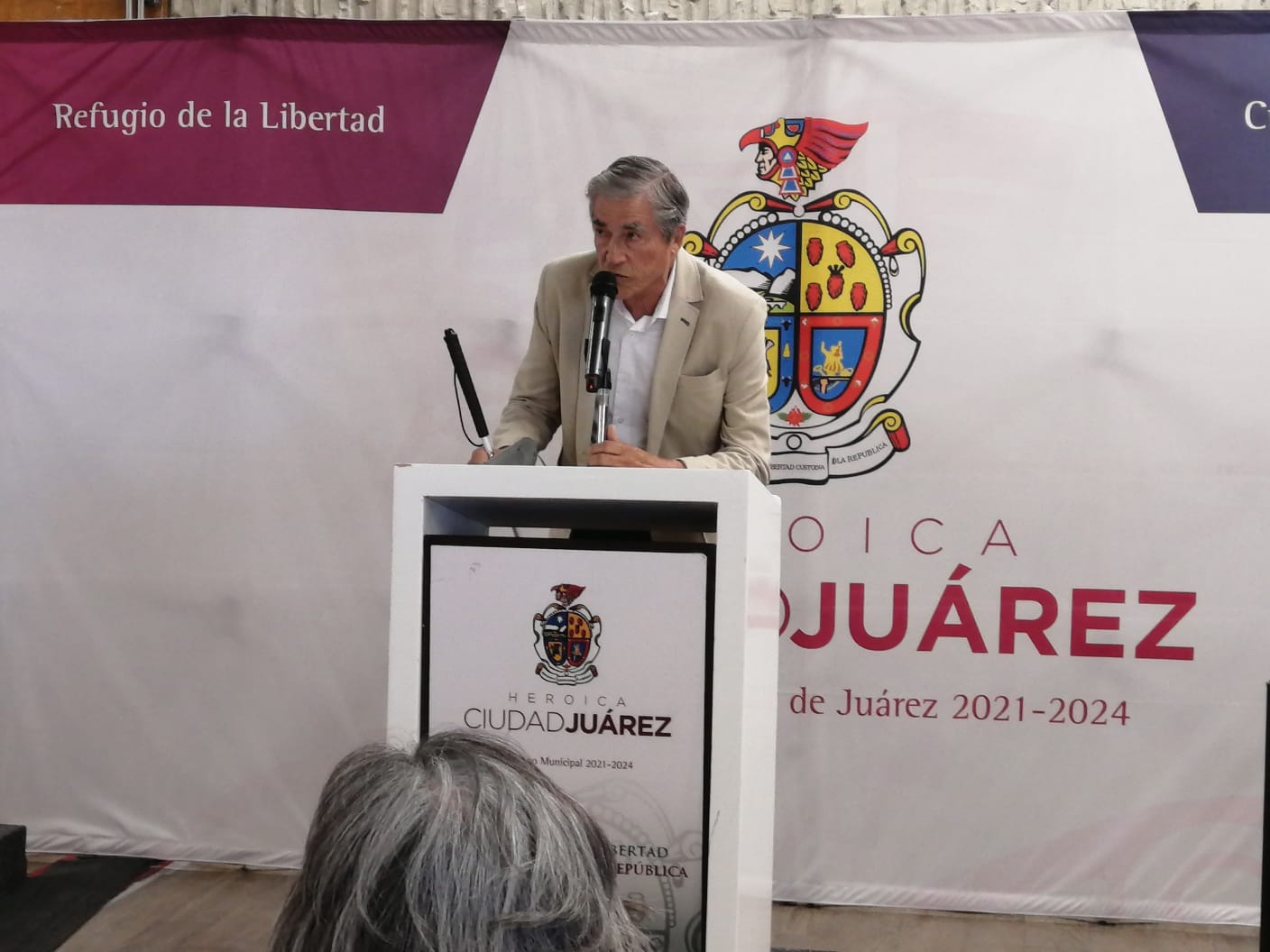 Suspenderán permisos a negocios que obstruyan pasos peatonales