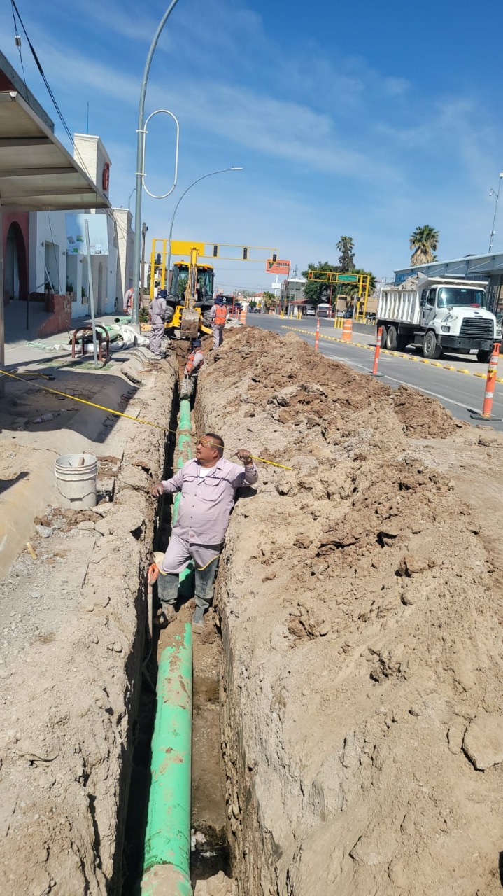 JMAS Juárez instaló tubería sobre paseo triunfo de la república
