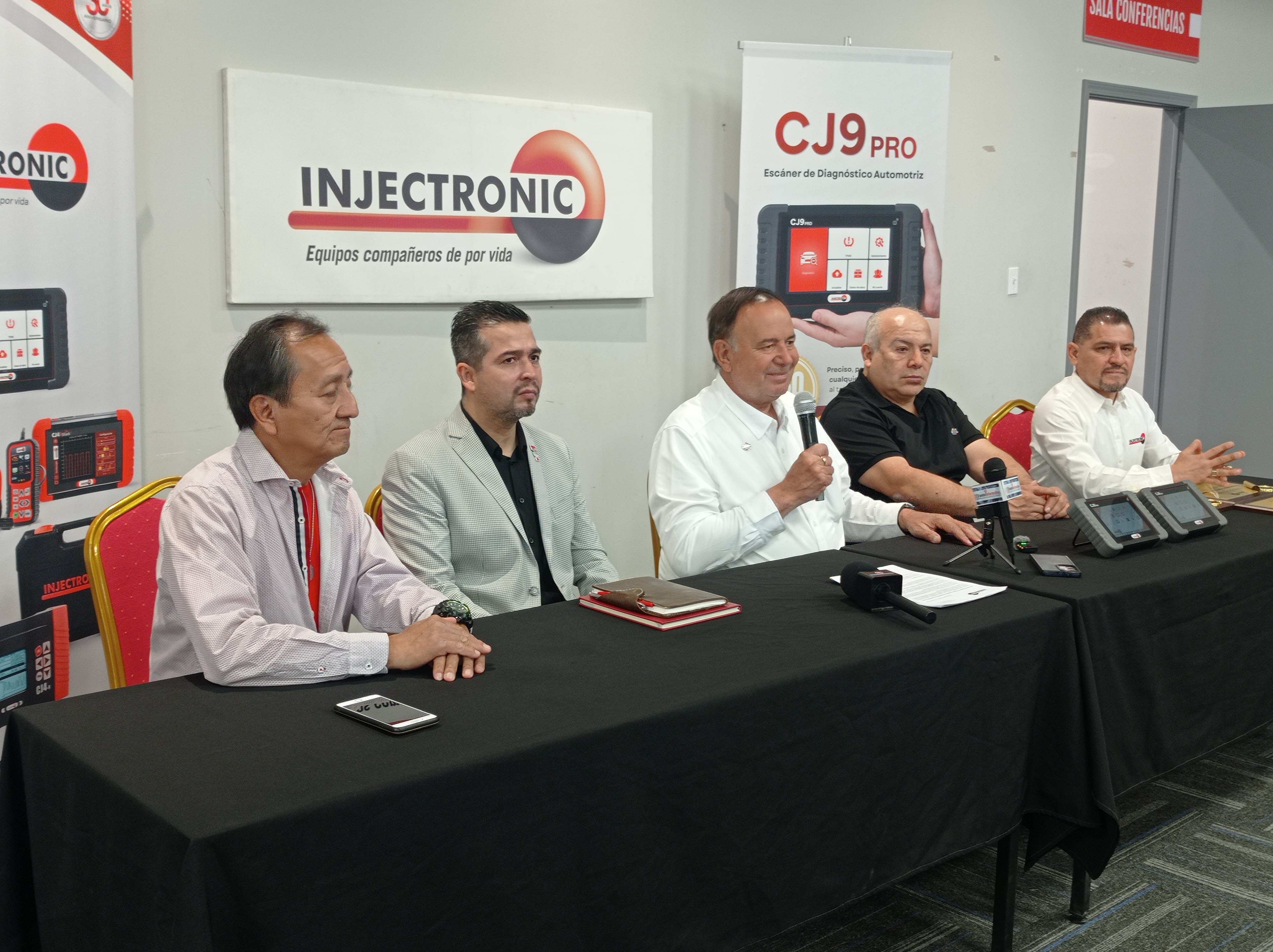 Presentan innovador equipo de diagnóstico automotor.