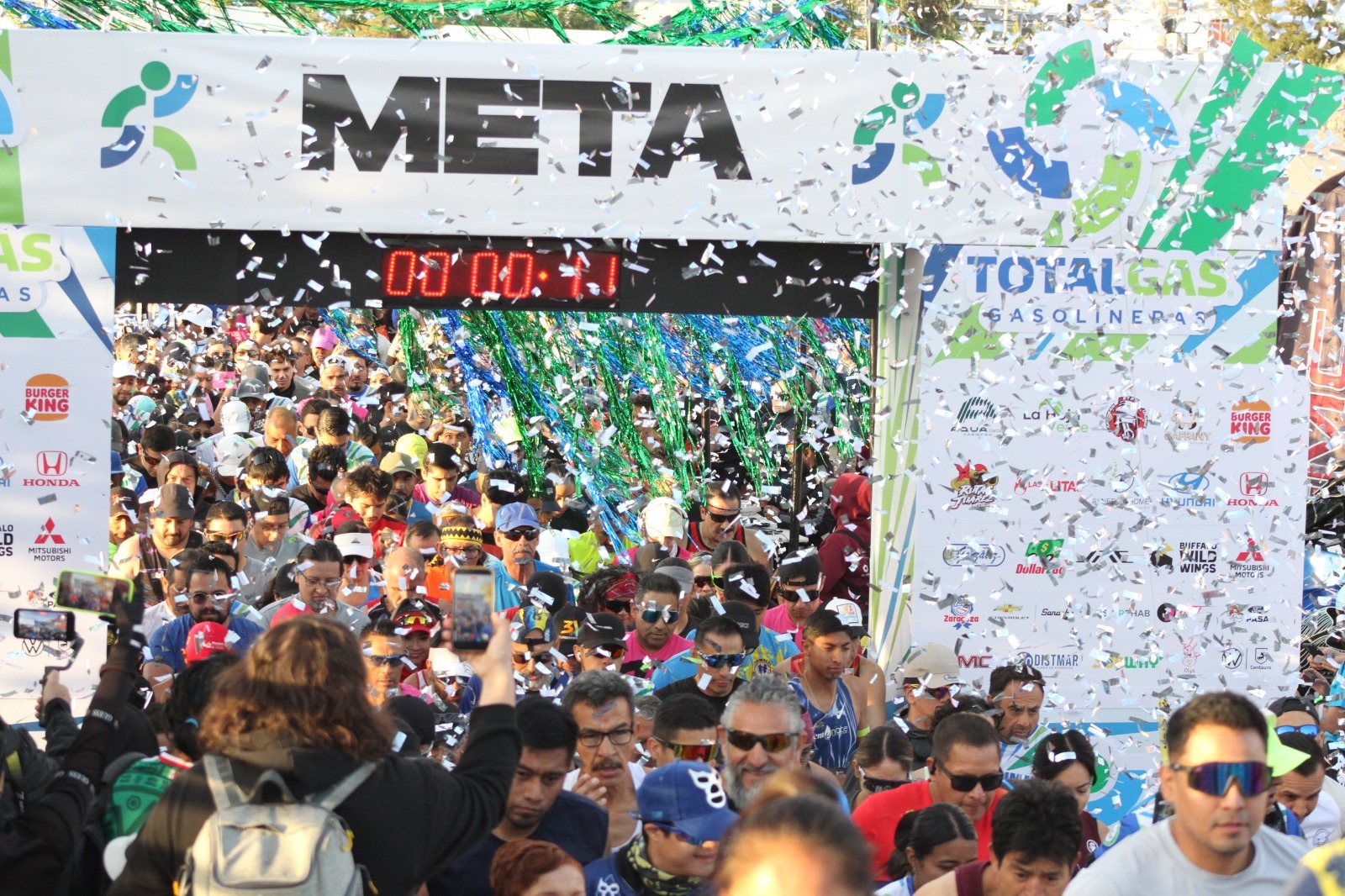 Celebran primera carrera de Total Gas.