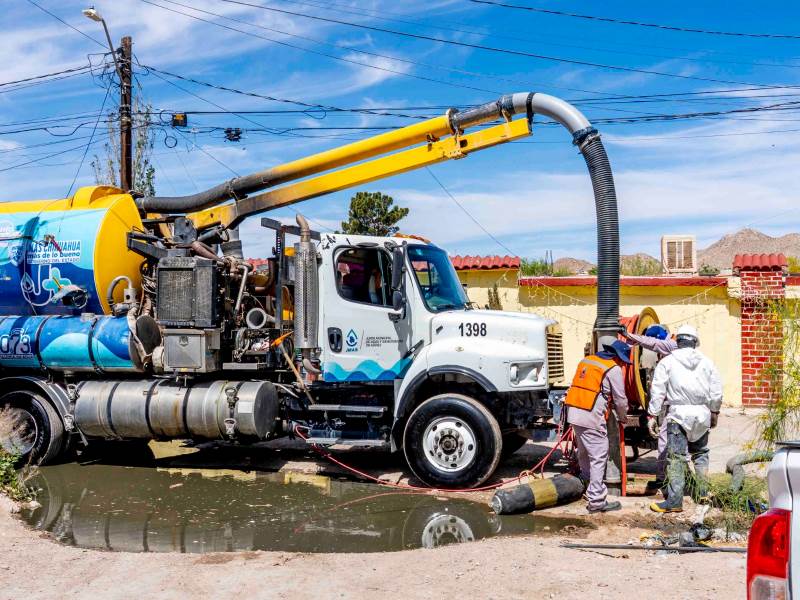 JMAS mantiene trabajos en colector Nadadores en el poniente de la ciudad