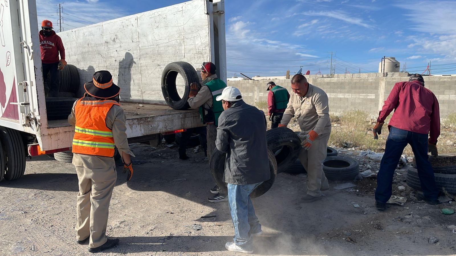 Responde municipio a llamado de la población con acciones de limpieza.