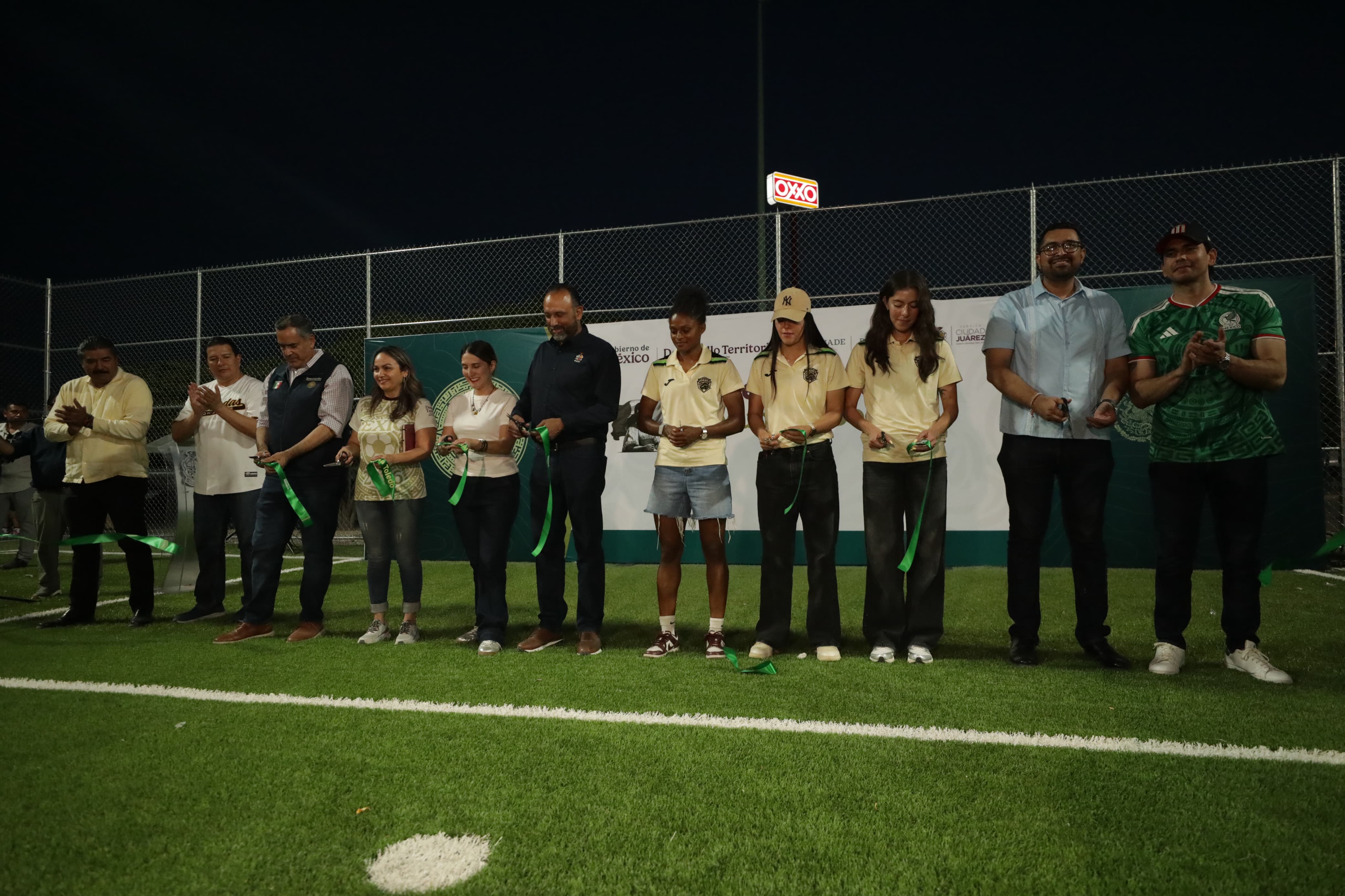 Entregan canchas renovadas en Horizontes del Sur y Oasis Revolución