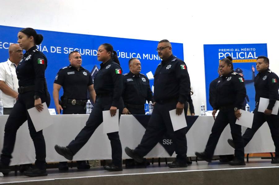 Reconocen a 60 policías por acciones destacadas durante junio