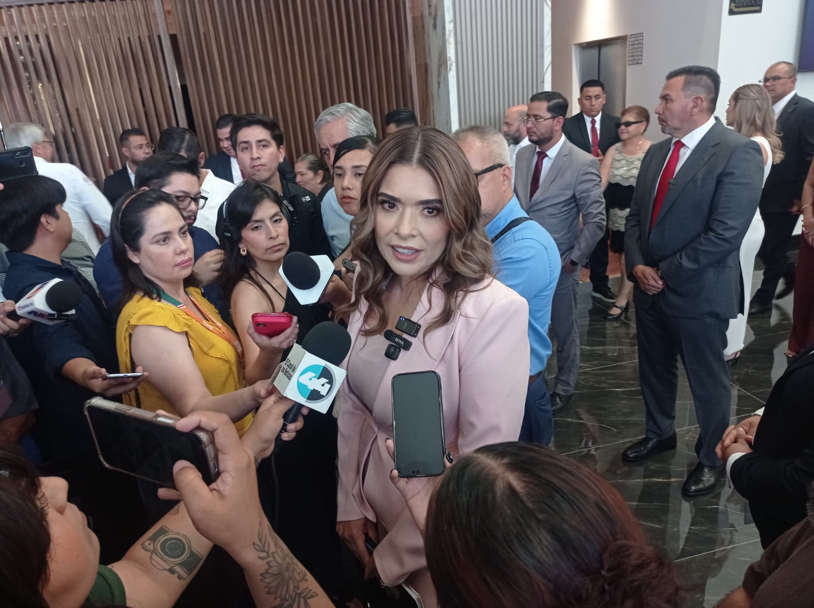 Se despide Rubí Enríquez durante informe.