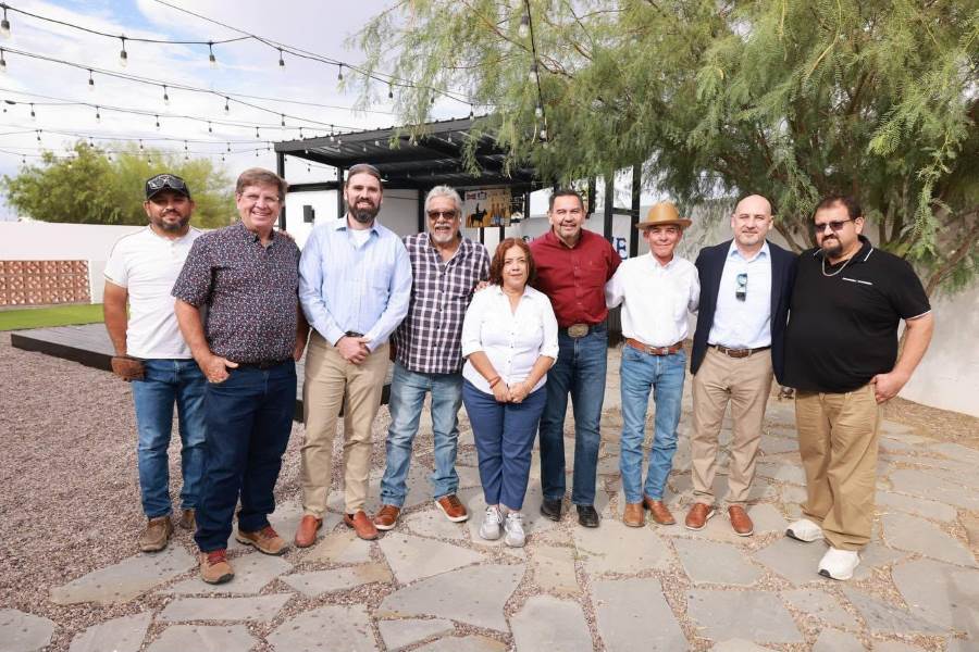 Cruz Pérez Cuéllar sostiene reunión binacional en Presidio, Texas