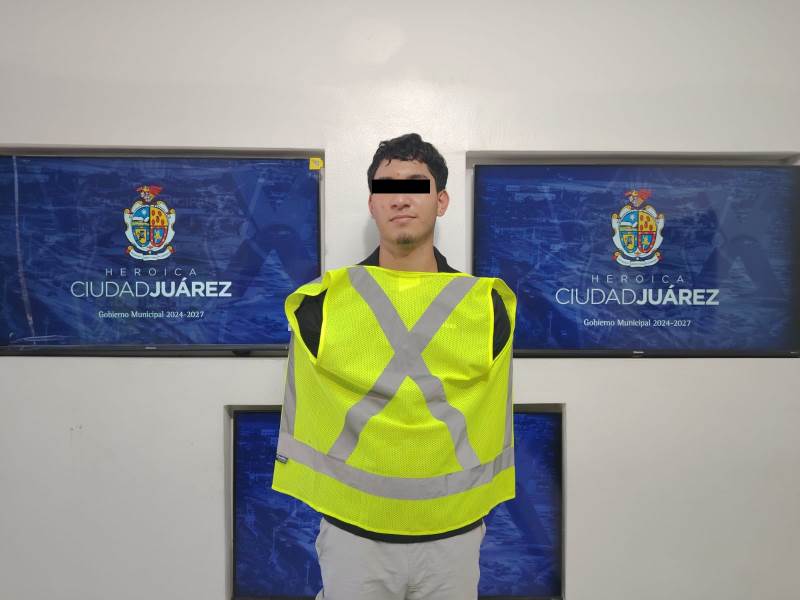 Arrestan a dos por portación de subametralladora en Parajes de San Isidro