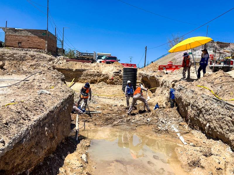JMAS repone drenaje y de agua potable en colonia Aztecas