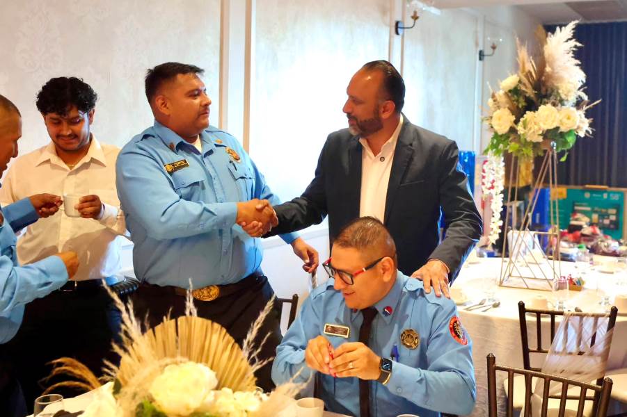 Municipio reconoce a bomberos en su 108 aniversario