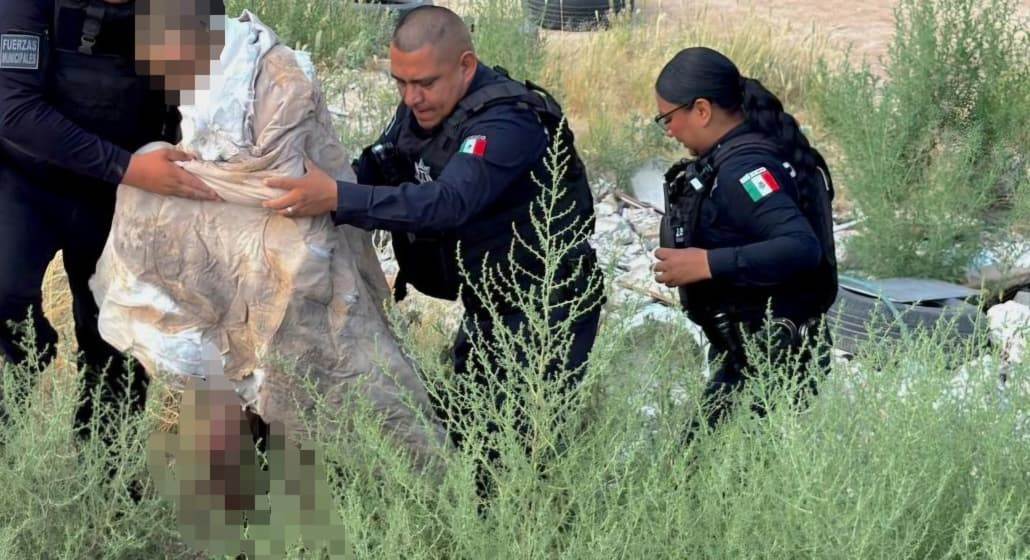 Policías Municipales rescatan a dos personas de incendio