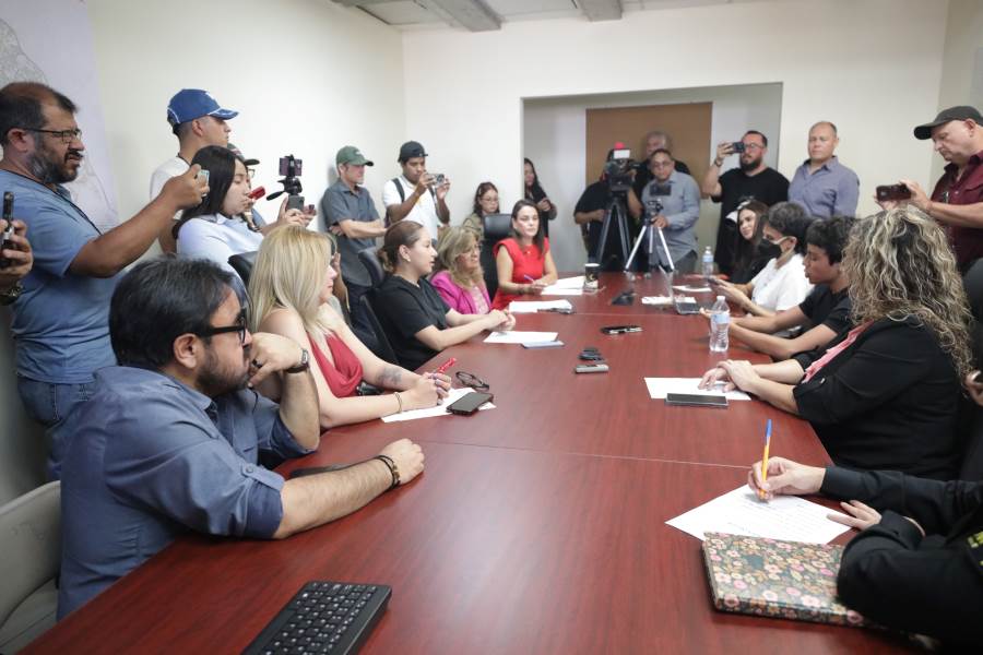 Alcalde recibe a actor juarense ganador del Premio Artista Infantil 2026