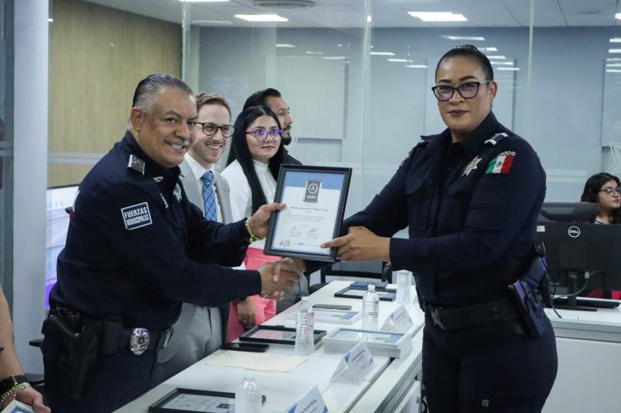 Reconocen a 20 policías municipales por labores preventivas