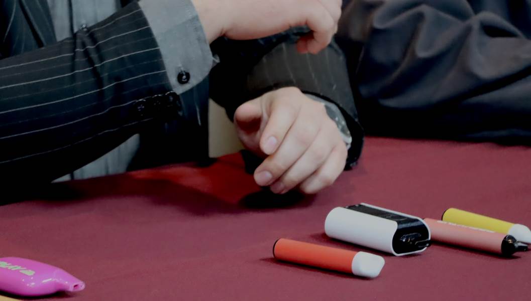 Advierten sobre riesgos del uso de vapeadores
