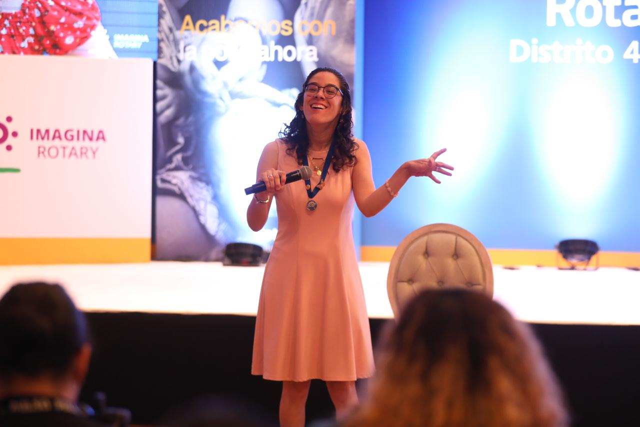 Andrea Flores Ruiz dictó conferencia con un mensaje de inclusión