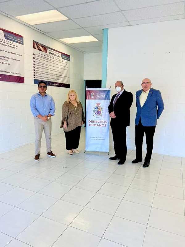 Alcalde de El Paso, Óscar Lesser, visitó albergue para migrantes Kiki Romero