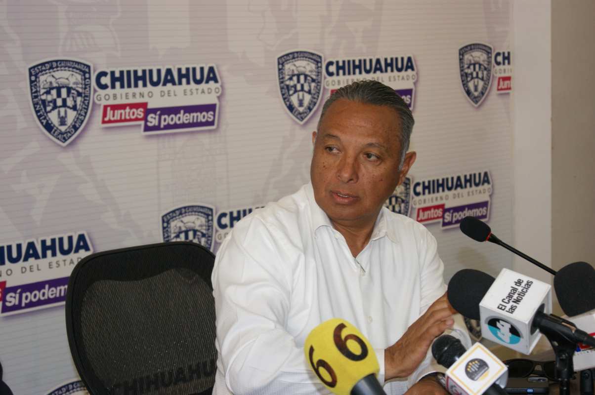 Sorprenden a empleado de la JMAS vendiendo el agua de las pipas y lo despiden.