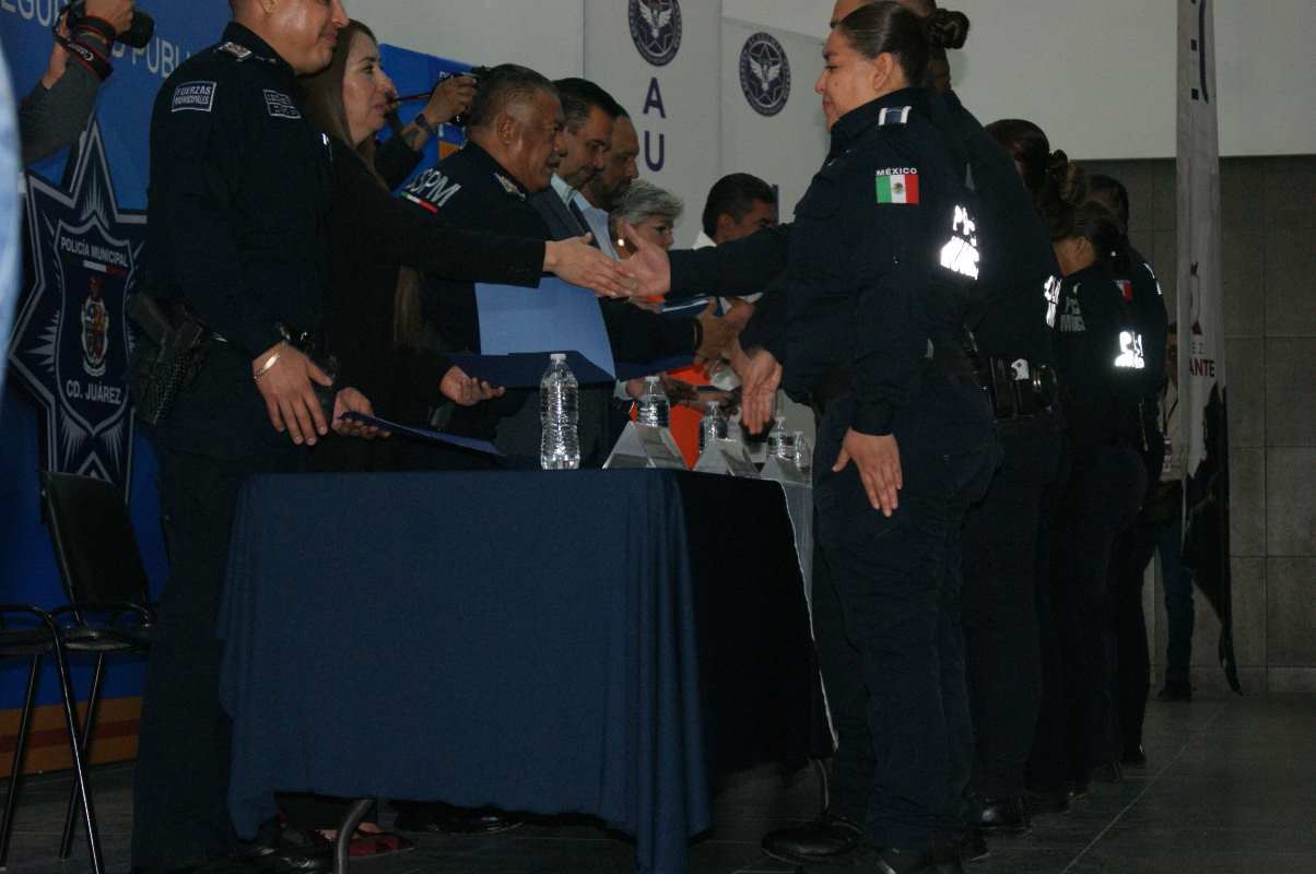 Promueve SSPM ascensos de 63 elementos destacados, tras una formación intensiva.