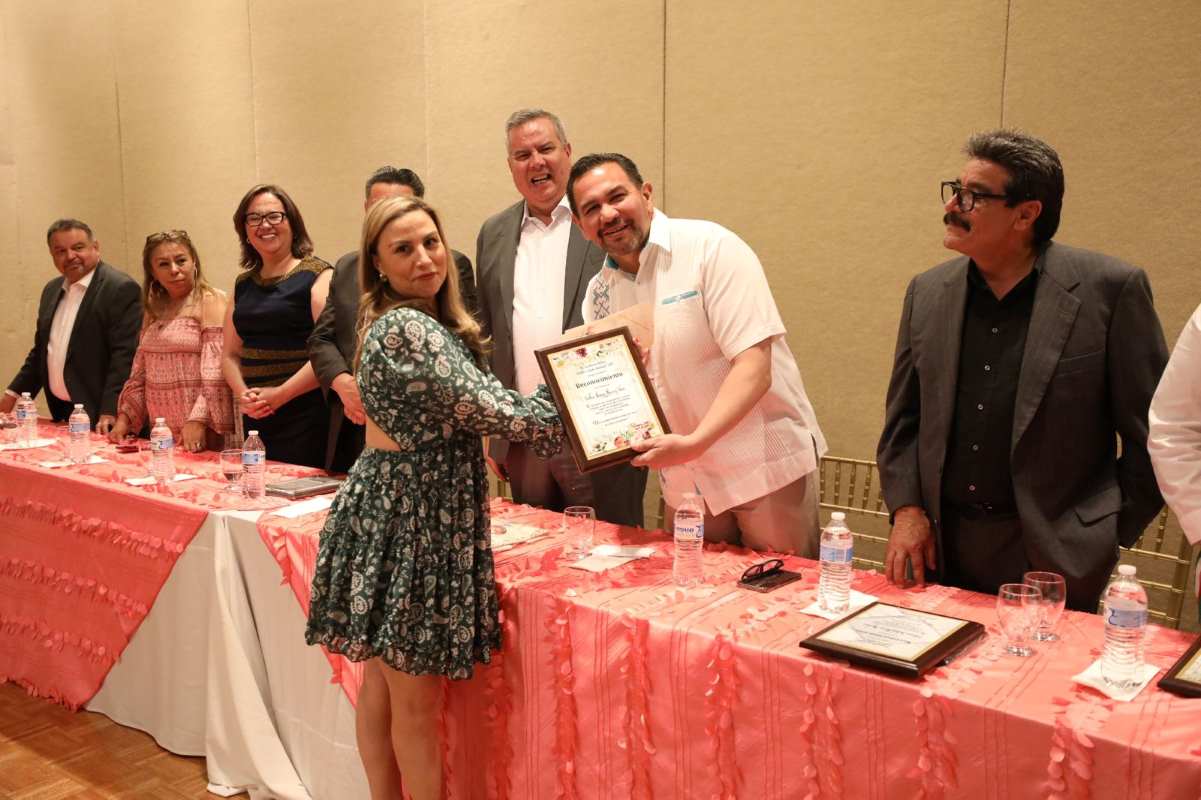 Alcalde asiste a la celebración por el Día de la Educadora con la Sección 42 del SNTE