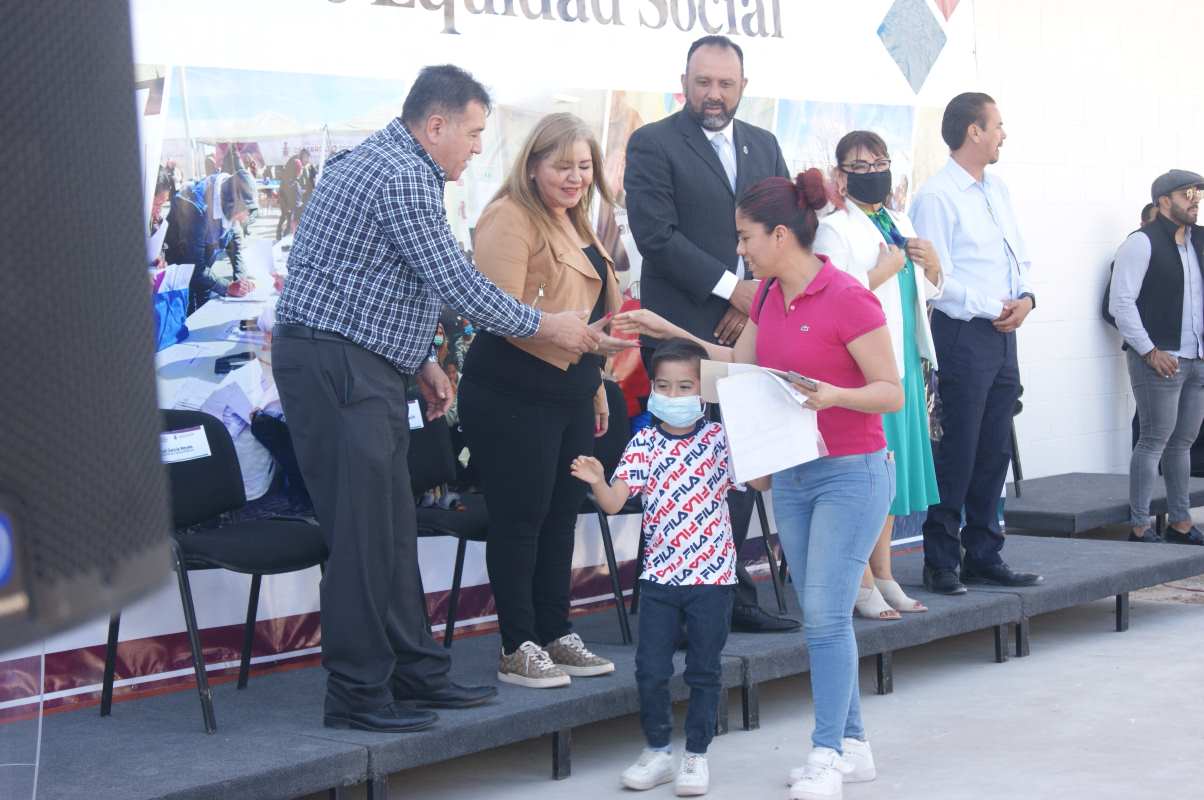 Continúa municipio con apoyo de Becas a estudiantes juarenses.