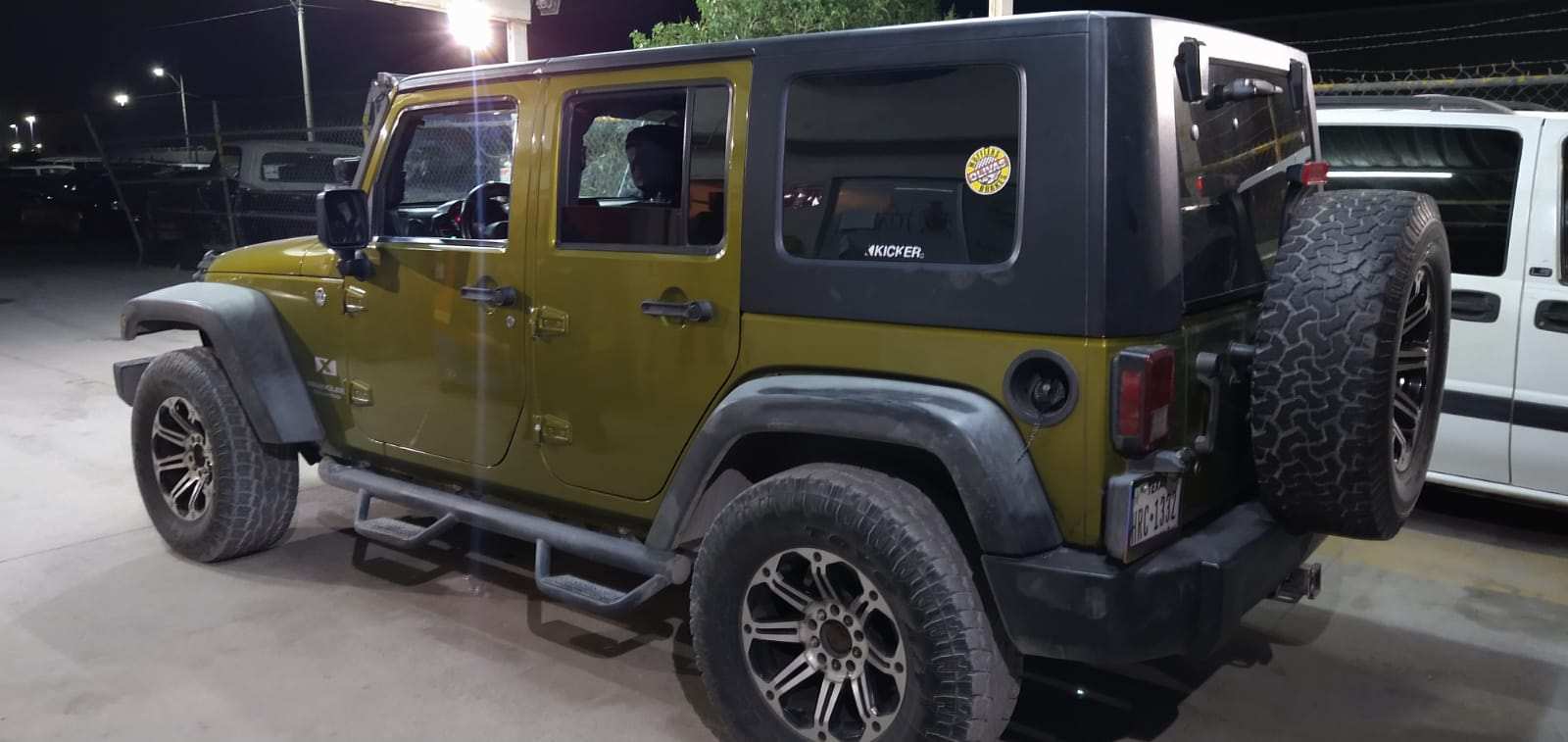 Detienen a sujeto en posesión de un vehículo con reporte de robo