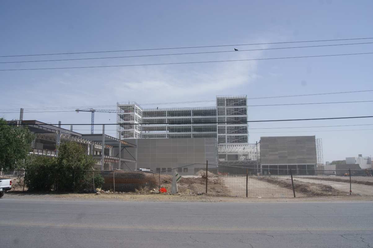 Buscará municipio porción de terreno para ampliar estacionamiento en Hospital del IMSS.