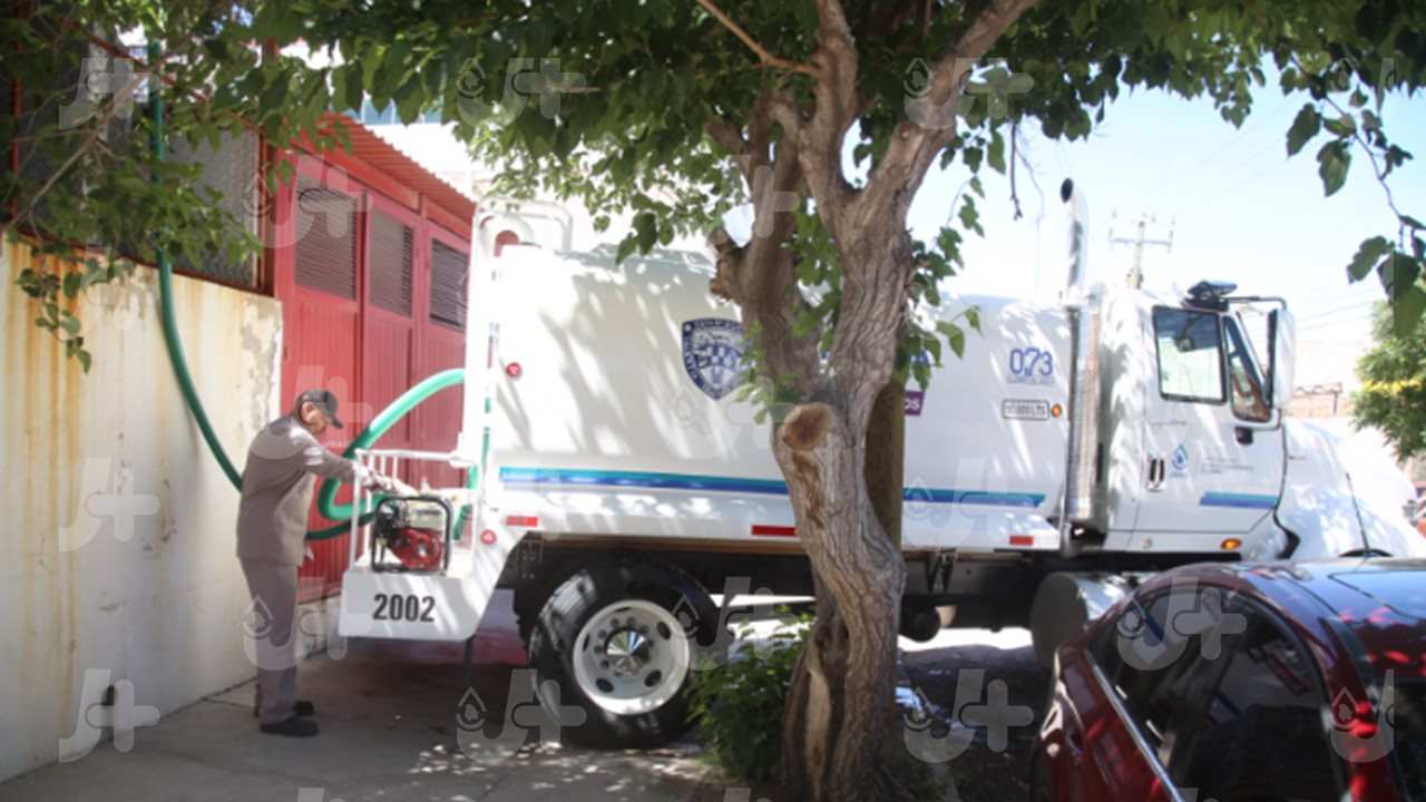 Por suspensión de servicio entregan agua en pipa en HG