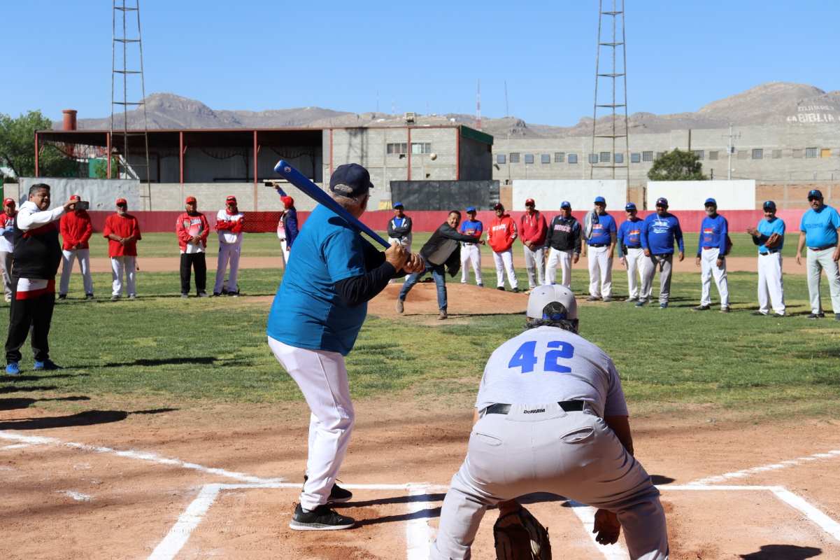 Arrancó cuadrangular de béisbol para el adulto mayor