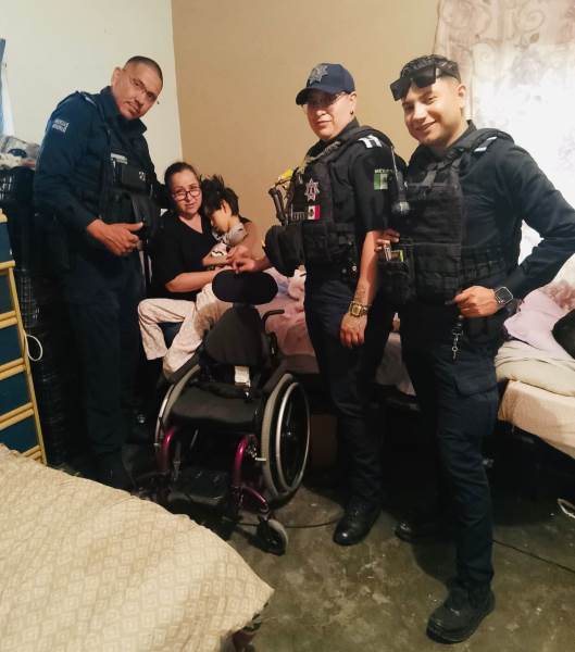 Policías Municipales se solidarizan con Adolescente que padece discapacidad motriz