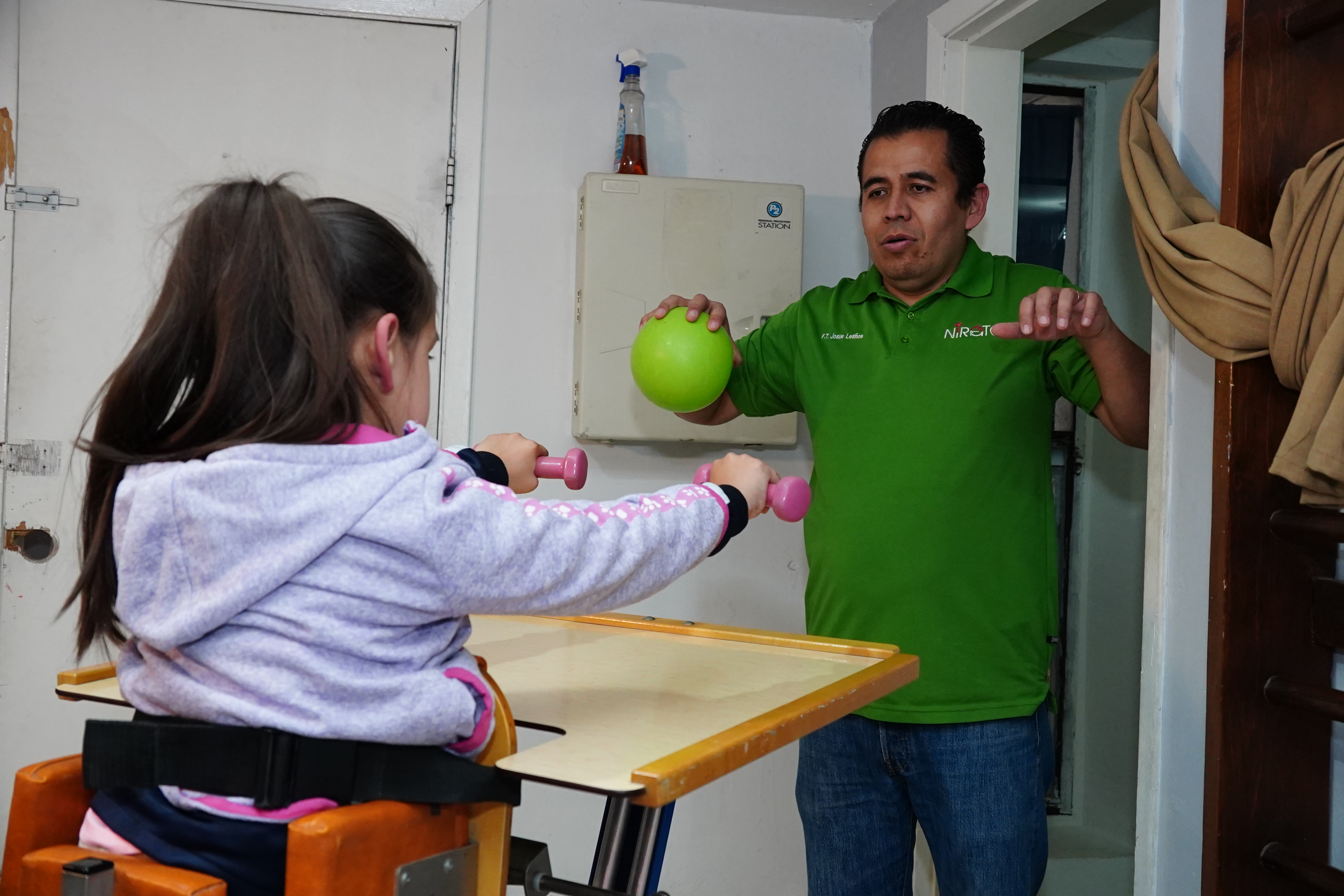 Apoya FECHAC con cirugías y terapias físicas a niños juarenses.