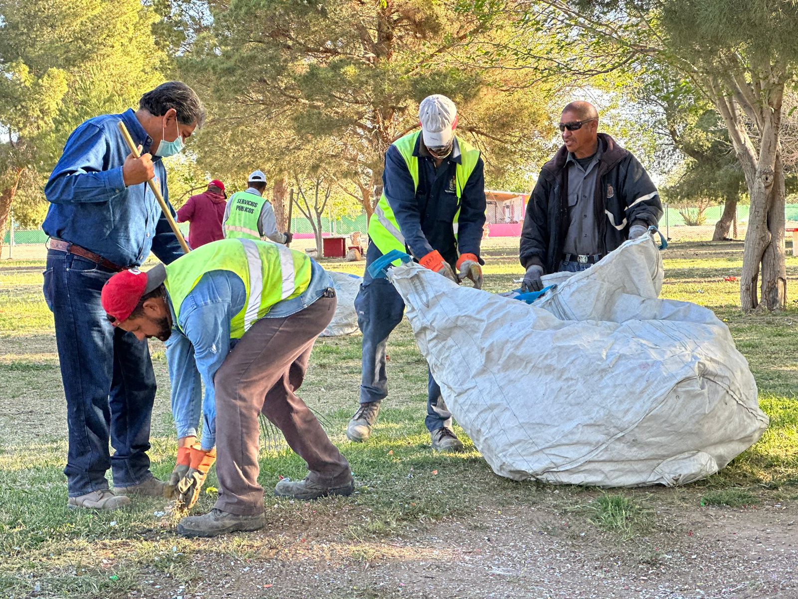Retiran 125 toneladas de basura, tras operativo intensivo de limpieza en parques públicos.